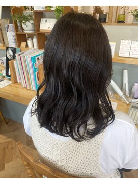 メルク ユニ(merc.uni) 柔らかさとツヤ感が魅力のアッシュブラウンカラー◎01.25