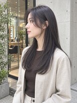 カリネバイフィエル(CALINER by Fier)&nbsp;顔周りが揺れる艶感ロングレイヤー