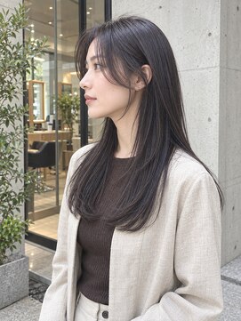 カリネバイフィエル(CALINER by Fier) 顔周りが揺れる艶感ロングレイヤー