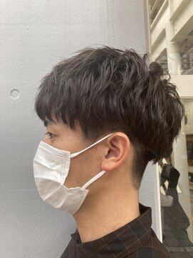 クラン(CLAN) ツーブロックナチュラル束感マッシュ　ダークグレージュ