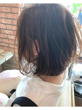スピンヘアーフラッフィ 茨木(Spin hair fluffy) ミルクティーベージュのルーズヘア
