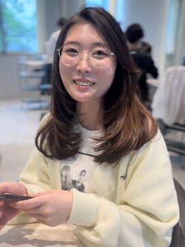 ケリーアン 太田(kelly.un) 大人かわいいゆるふわ巻きお顔まわりレイヤーで作るこなれミディ