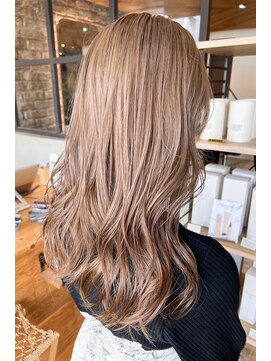 ノーヴィス(NovicE) 愛されベージュカラー