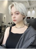 ブロンドウルフカット小顔ショートレイヤー前髪ありケアブリーチ