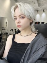 ココ 原宿(KOKO) ブロンドウルフカット小顔ショートレイヤー前髪ありケアブリーチ