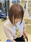 切りっぱなしボブ小顔カットグレージュミルクティ