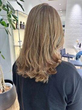 ステア ケース(stair case) たっぷりハイライトミディアムレイヤーミルクティーベージ白髪有