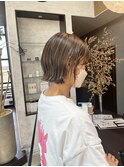 オリーブベージュカラー