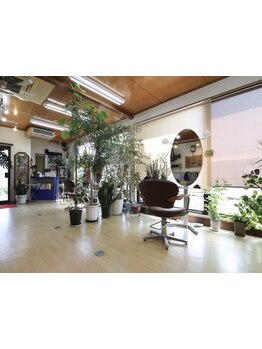 夫婦2人で営むアットホームな雰囲気のサロン*大型店が苦手な方でも相談しやすい◎予約優先制で待ち時間無し