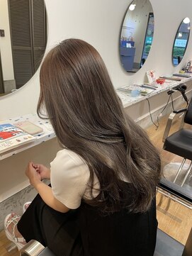 ラック(LUCK) イルミナカラー/髪質改善/船橋/くすみベージュ/細めハイライト