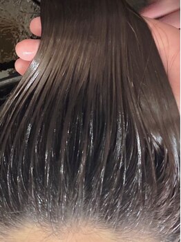 ロコモコ 南大通り店の写真/ヘアカラー専門店には少ない"トリートメントへの強いこだわり"にリピーター続出!豊富な商材でお悩みを解決*