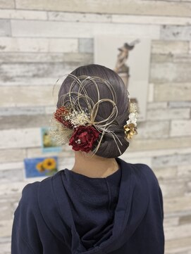 ブルームス アンジュ(Blooms Unge) タイトシニヨン