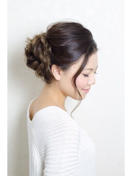 ディセンタージュ ヘアーメイク(DECENTAGE hair make) コサージュ風編み込みアップ