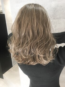 オリ(‘Oli) ハイライト_プラチナベージュ