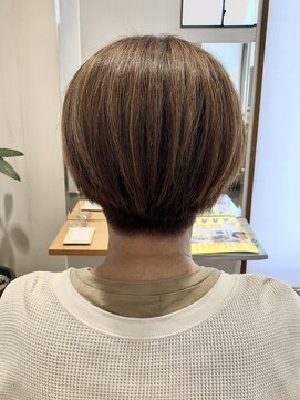 ヘアーウニール(Hair Unir) アッシュブラウン系ハイトーンのグレイカラー(白髪染め)