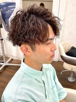 ヘアアンドビューティ ガーデン ベルモール店(HAIR AND BEAUTY GARDEN)&nbsp;ツイストスパイラルパーマメンズセンターパートかき上げヘア