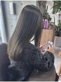 透けるオリーブグレージュ