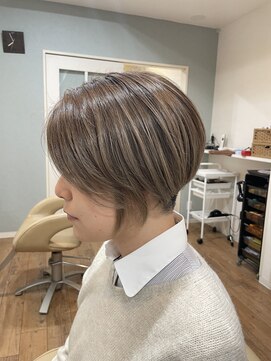 ベビーズブレス(baby's breath) ショートカット×白髪ぼかしハイライト