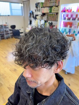 ウル(ULU.) 大人の色気のある無造作スパイラルパーマ