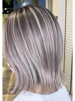 アース 郡山コスモス通り店(HAIR&MAKE EARTH)&nbsp;シルバーグレージュのハイライトボブ