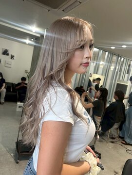 キング 心斎橋店(K!ng) ハイライトカラーミルクティーベージュレイヤーカット