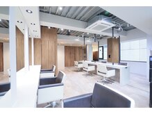 ユアーズ ヘアー 新宿EAST(youres hair)の雰囲気（お客様のお悩みを解決［髪質改善/縮毛矯正/前髪カット/新宿］）