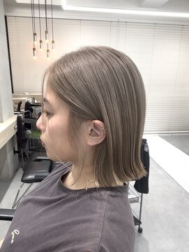 ヘアスペース リズム グリーン(Hair space Rizm green) 切りっぱなしボブ×ハイトーンベージュ