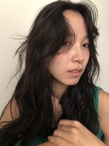 ナヌークカフラ(nanuk kafla)&nbsp;くせ毛にパーマをプラス、カラーは透けるオリーブ