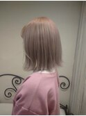 ピンクベージュ