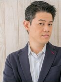 大人のモノトーングレージュ七三分けフェードカットS草加