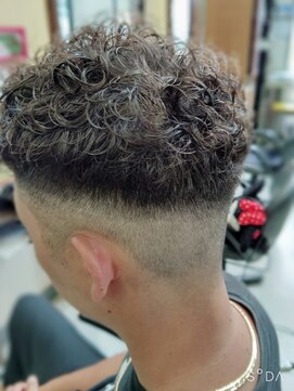 ウィット アンド ラファム Wit &La Famme 平巻きパーマとフェードカット