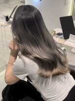 ケリーアン 太田(kelly.un)&nbsp;バレイヤージュ / グレージュ / ブリーチカラー / 透明感カラー