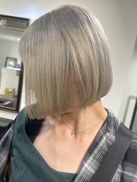 イリ 梅田(ili) ミニウルフ/チェリーブラウン/デジタルパーマ