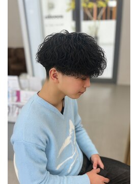 ヌードルバイコア(noodle by CoRe.gn) 波巻きパーマ束感マッシュ刈り上げフェード