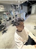 くせ毛を活かした大人の刈り上げショート