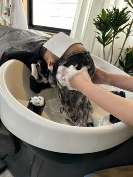 コティ(Koti.)の写真/【真備】プライベート空間で炭配合の癒しヘッドスパ♪頭皮を整えカラーの褪色を抑える大人美髪ケア◎