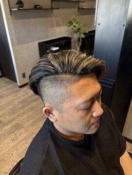 リラックスバーバー ゴコウ(RelaxBarberGOKOU) 震災刈り×金メッシュ