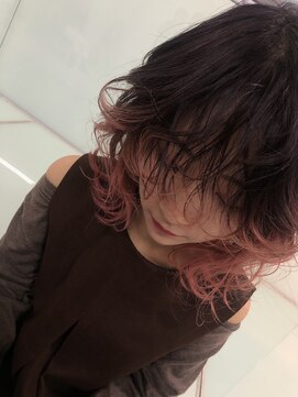 うざバングのピンクウルフスタイル