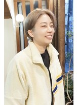 イーズ(e's) 《e's中目黒/代官山美容室》軽やかなハイトーンショートヘア