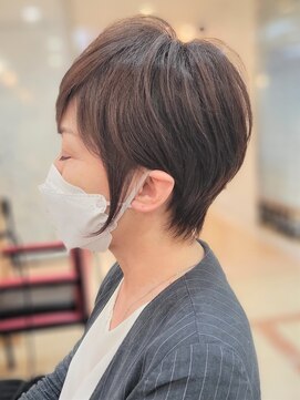 e.m.a プレミアムビューティーサロン 栄駅店(e.m.a PREMIUM BEAUTY SALON) 可愛すぎない大人っぽふんわりショート