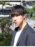黒髪束感ショートレイヤーマッシュツーブロック刈り上げパーマ