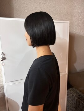 O 丸みストレートボブスタイル小顔切りっぱなし黒髪20代30代40代