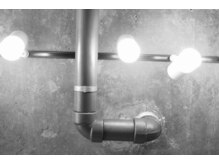 喧騒から離れ、秘密の扉を開けるように足を踏み入れる。