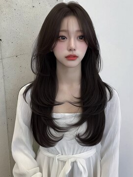 ユーフォリア 渋谷グランデ(Euphoria SHIBUYA GRANDE) 韓国ヘア 暗髪 レイヤーカット SAYAKA