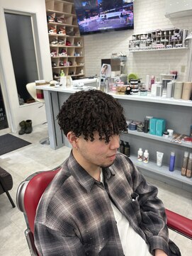 キューカンバー(CUCUMBER) コイルカーリー　ハードスパイラル　テーパーフェード　メンズ