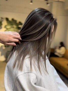 メリー オオサカ(Merly Osaka) 心斎橋/バレイヤージュ/レイヤーカット/海外レイヤー