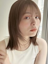 ぱつっとミディアムに顔まわりレイヤーで小顔に◎