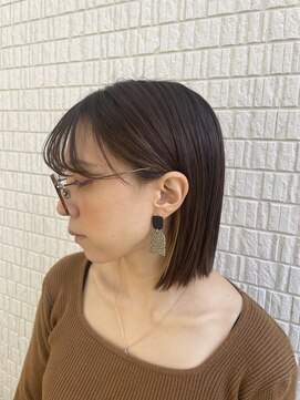 耳かけピタッと切りっぱなしボブ×インナーカラー