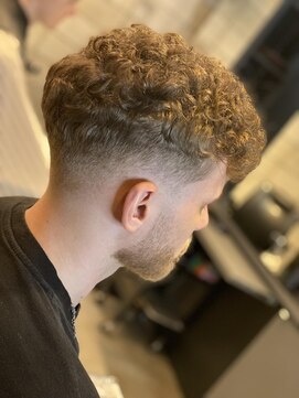 フランクスバーバー アンド ビアークラブ(FRANK'S BARBER and BEER CLUB) フェードカット