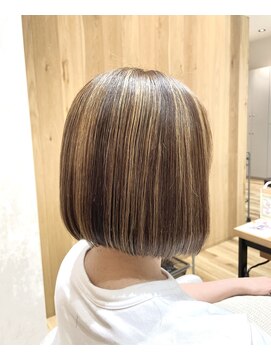 フィゼル あべのルシアス店(Aujua fizelle) 白髪ぼかしハイライト×ボブ